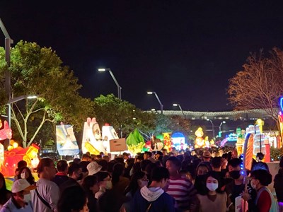 中台灣元宵燈會開幕3天湧入人潮