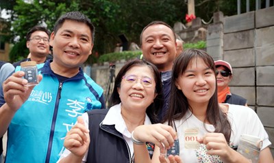 001首位取水民眾