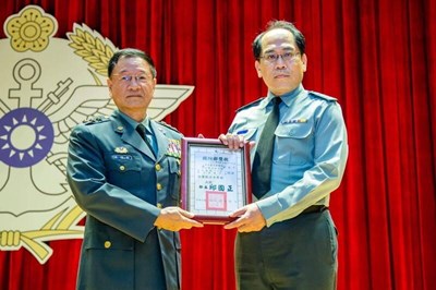 才當選-優良軍醫-骨科名醫林建中涉貪被搜出2300萬現金
