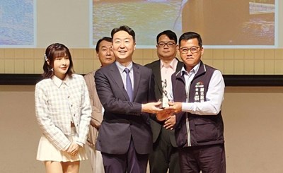 中市府觀旅局張俊生科長代表台中獲頒金泉獎
