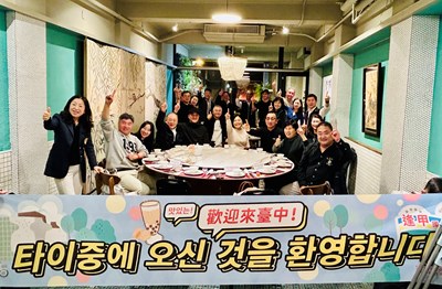 1觀旅局及韓國貴賓雙方於晚宴中合影交流