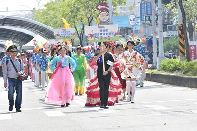 民眾熱情組隊參與全民踩舞趣味競賽-展現創意與團隊活力