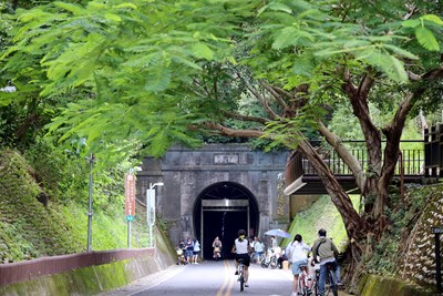 后豐鐵馬道九號隧道是舊山線最長的隧道  可感受沁涼空氣_0