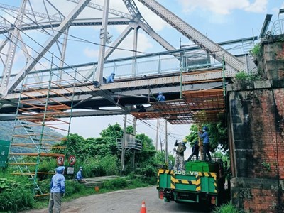 百年古橋再現風華-后豐鐵馬道花梁鋼橋進行塗裝工程