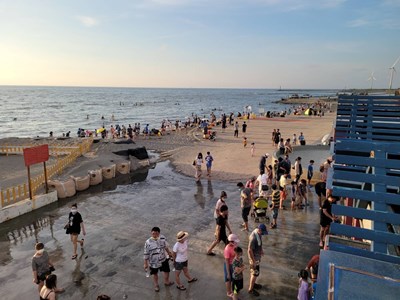 大安濱海樂園人潮