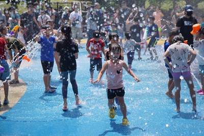 潭雅神綠園道戲水