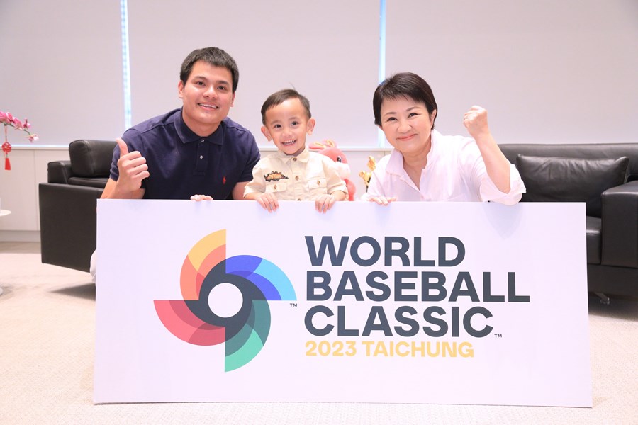 盧市長接待經典賽國手張育成一家-邀國人為台灣加油